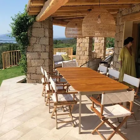 Villa Cloe, Pevero Golf, Moderna, Giardino Privato, Vista Mare, Piscina Comune Arzachena