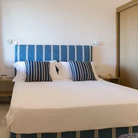 Cloe, Pevero Golf, Moderna, Giardino Privato, Vista Mare, Piscina Comune