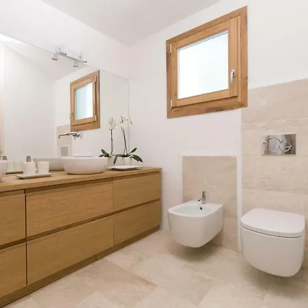 Villa Cloe, Pevero Golf, Moderna, Giardino Privato, Vista Mare, Piscina Comune Arzachena