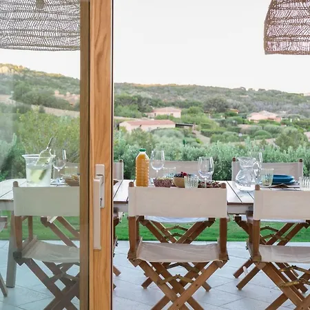 Villa Cloe, Pevero Golf, Moderna, Giardino Privato, Vista Mare, Piscina Comune Arzachena