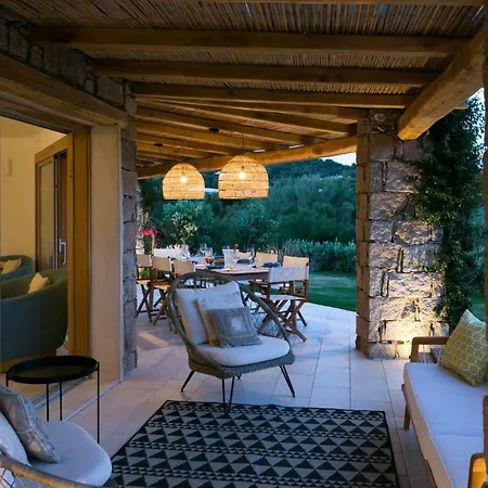 Cloe, Pevero Golf, Moderna, Giardino Privato, Vista Mare, Piscina Comune Villa Arzachena